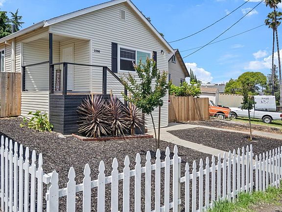 4th image of 2266 Monterey Avenue