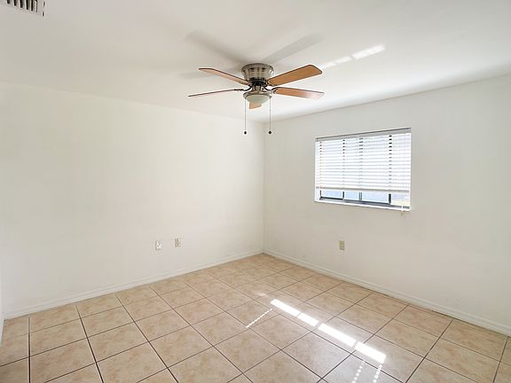 5th image of 1156 SW 47th Ter