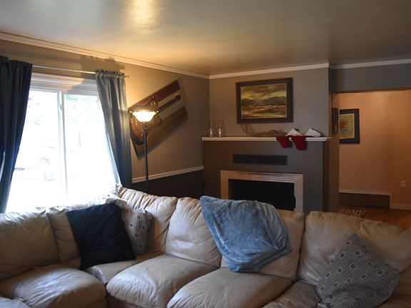 Living Room/Fireplace