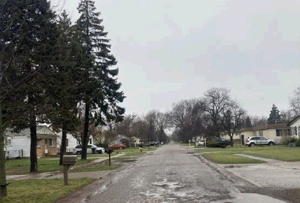 Exterior Neighborhood (street photo)