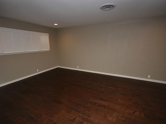 3rd image of 320 Troy Dr