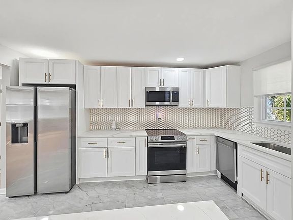2nd image of 1742 Lynn Ln #R75