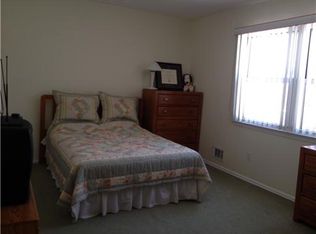 35 Eastern Dr, Kendall Park, NJ 08824