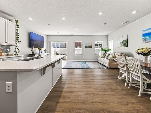 3rd image of 1621 Songbird Ln