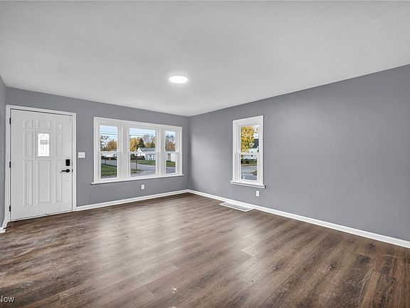 3rd image of 1501 W 22nd St