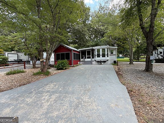 4th image of 66 Maple Wood Ln