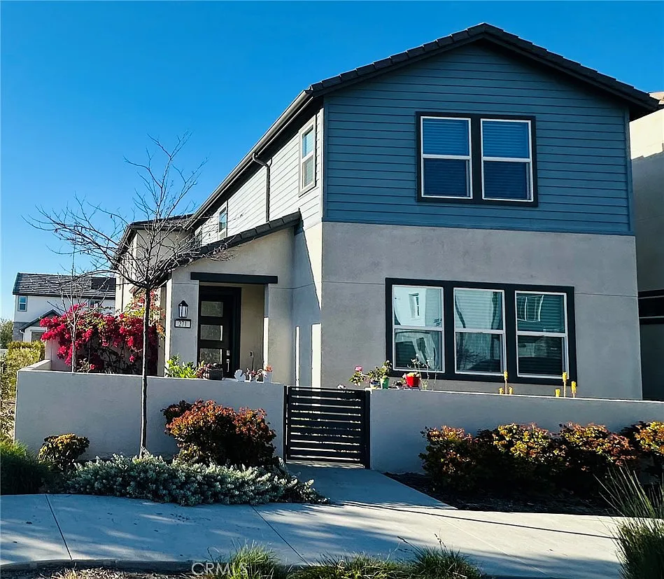 4 bed, 2656 sqft, $7,500 — Photo 2