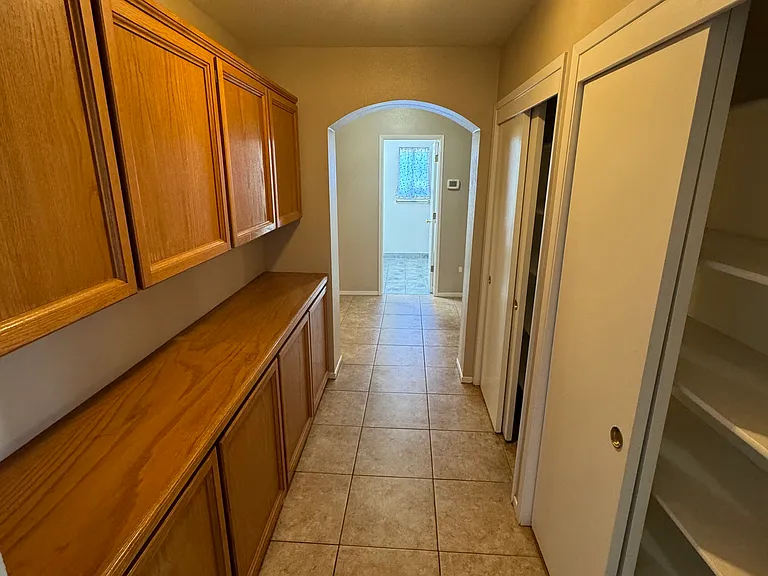 8357 N Barton Ave — Photo 7