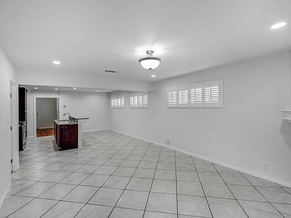 4th image of 427 Russell Ave #A