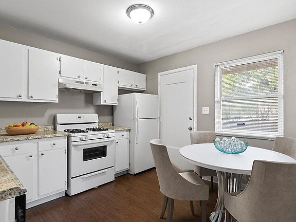 3rd image of 937 Eaton Ave