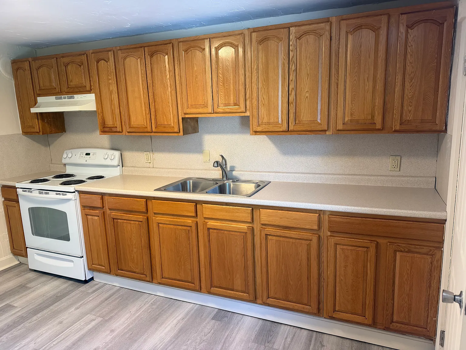3 bed, 1200 sqft, $1,900 — Photo 3