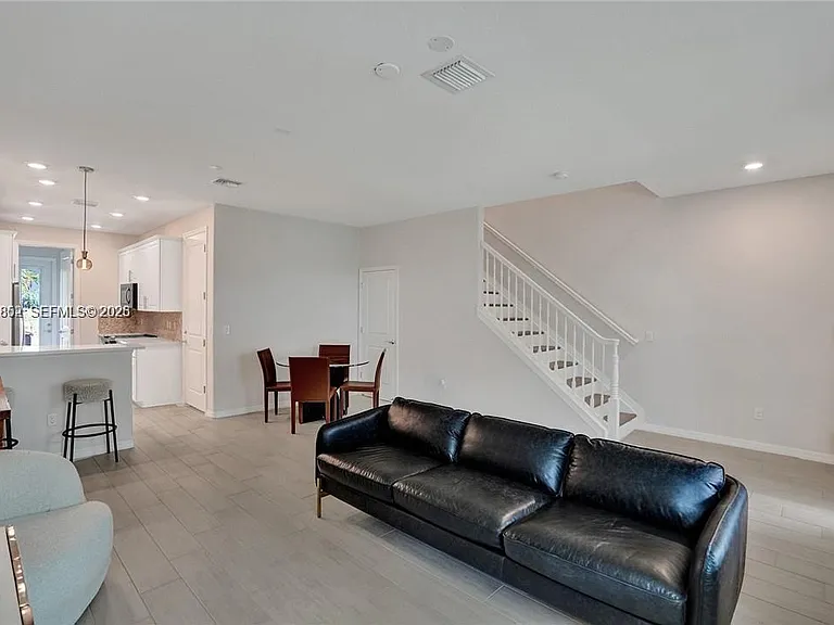 5140 Eucalyptus Dr #5 — Photo 1