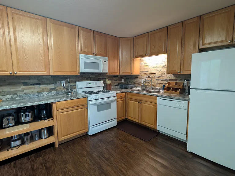 2224 Glacier St #301 — Photo 6