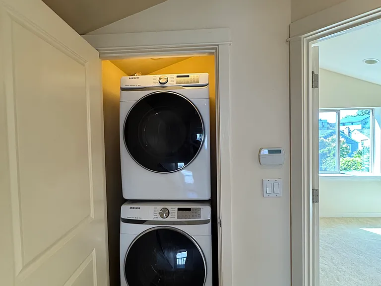 Floor 3, washer/dryer