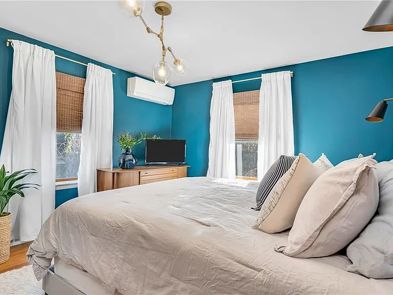 1 Collins Ter — Photo 20