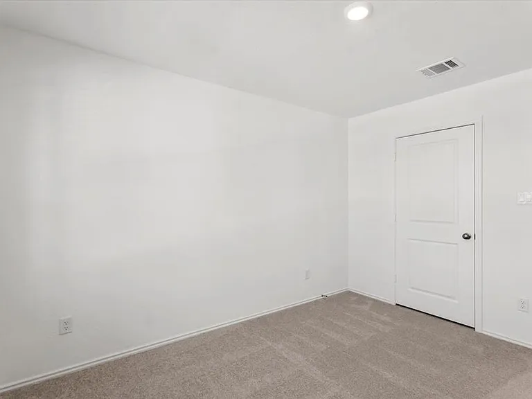 104 Donnington Dr — Photo 13