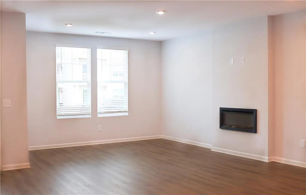 3 bed, 2.5 bath, 1764 sqft, $2,050 — Photo 4