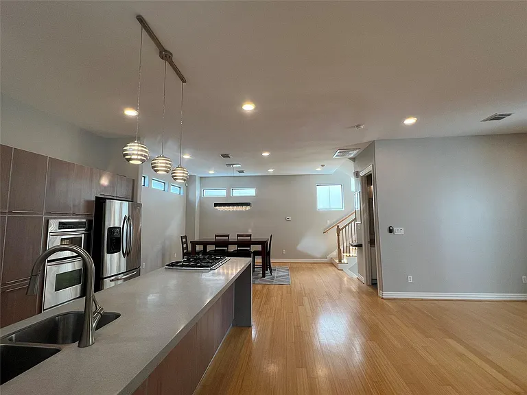 2314 Camden Dr — Photo 11