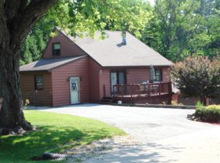 2117 Vantage Point Rd, Muscatine, IA 52761