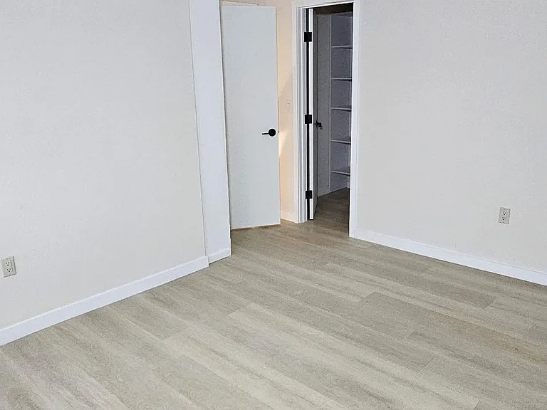 9001 Orion Ave #3 — Photo 11