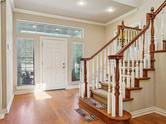 3rd image of 27 Oak Forrest Cir
