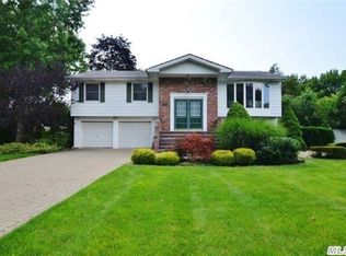 26 Peppermint Rd, Commack, NY 11725