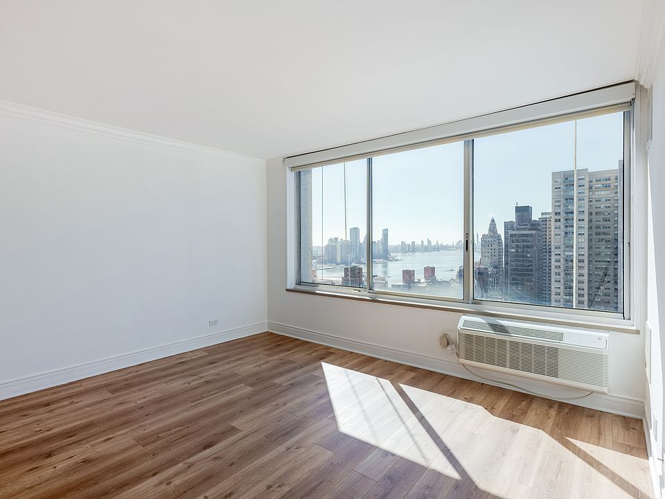 Spacious bedrooms with stunning oversized windows