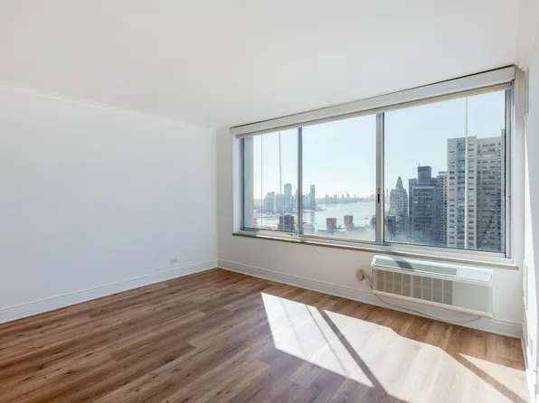 417 East 57th Street 22D image 2 of 12