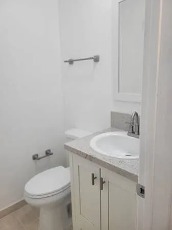 Empire Apartments — Photo 7