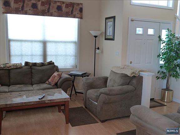 2nd image of 140 Stratford Dr