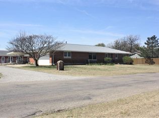601 W Chrysler Ave, Blackwell, OK 74631