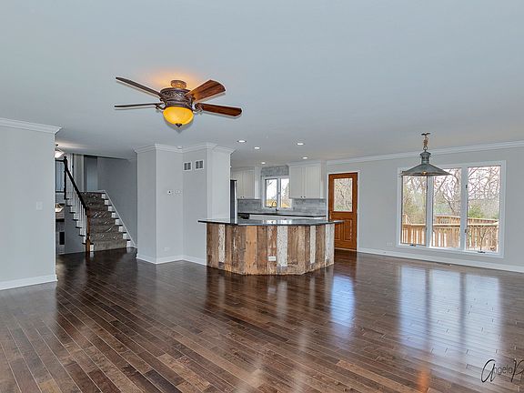 5th image of 1070 Tamarack Ln