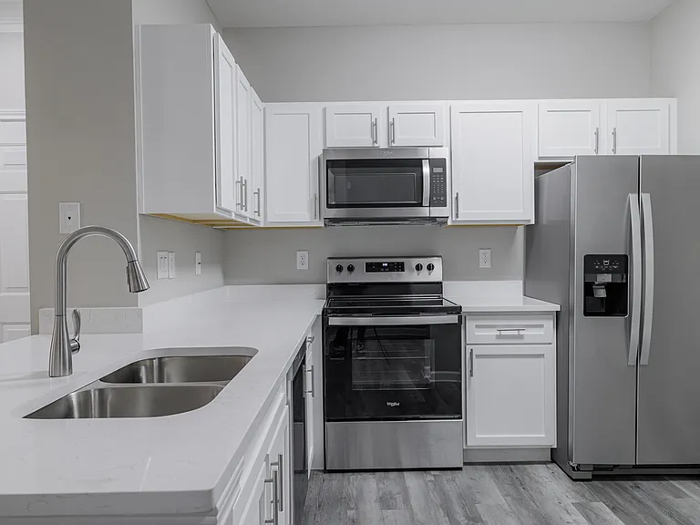 The Village at Bellaire Apartments — Photo 58