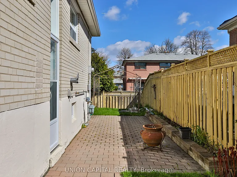 168 Old Sheppard Ave #BASEMENT — Photo 12