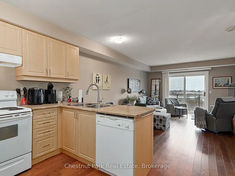 91 Raglan St #412 — Photo 7