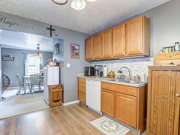 3rd image of 104 W Home Ave