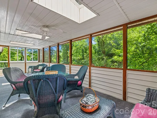 98 Pensacola Ave, Arden, NC 28704