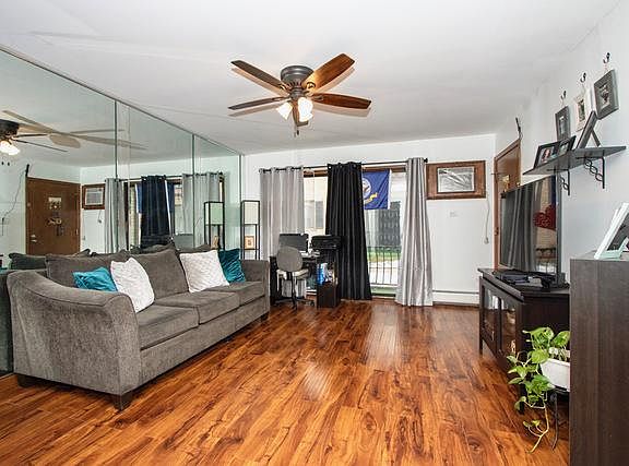 3rd image of 7224 W Wrightwood Ave APT 106