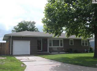 16 Lawndale Park, Hutchinson, KS 67502