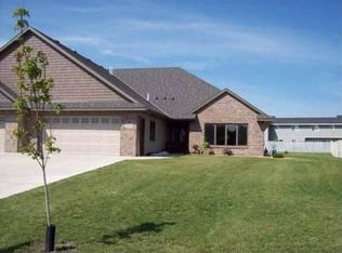 2004 9th St SW, Willmar, MN 56201