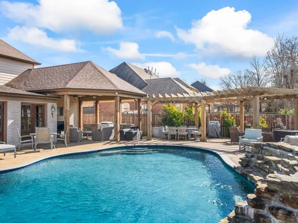 1499 Barton Creek Dr, Collierville, TN 38017