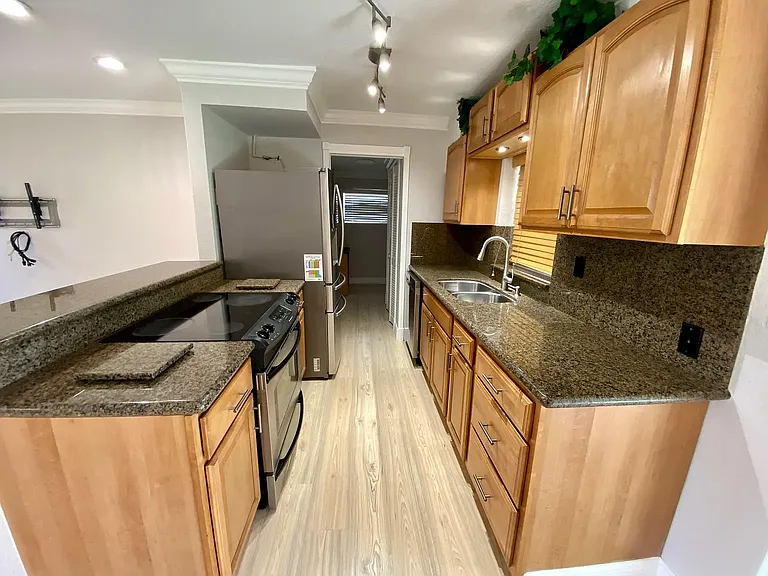 9457 SW 51st Pl — Photo 4