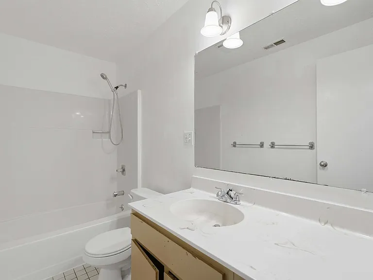607 S Main St — Photo 14