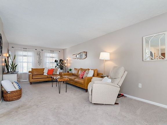 3rd image of 318 Samuel Dr