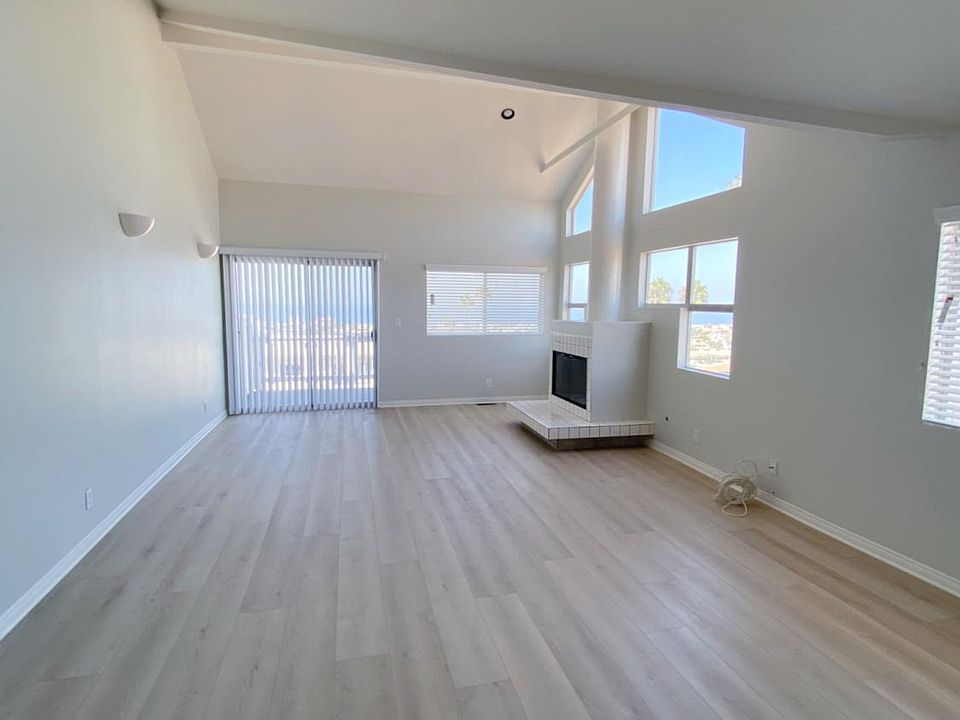 1st image of 20 Meyer Ct