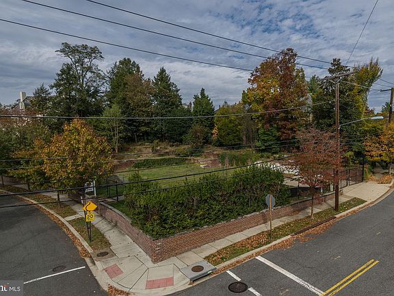 2nd image of 3201 Woodland Dr NW