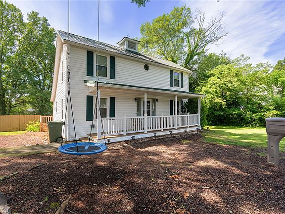 3rd image of 108 Tarrant St