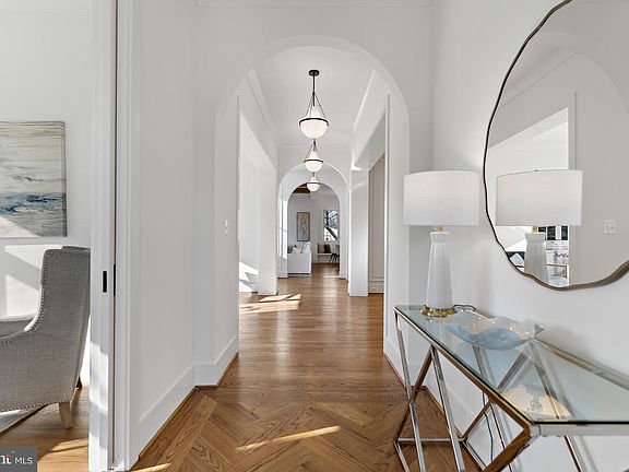 2nd image of 5425 Harwood Rd