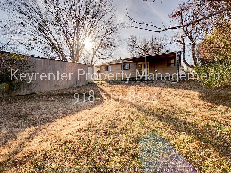 209 N 11th St — Photo 31
