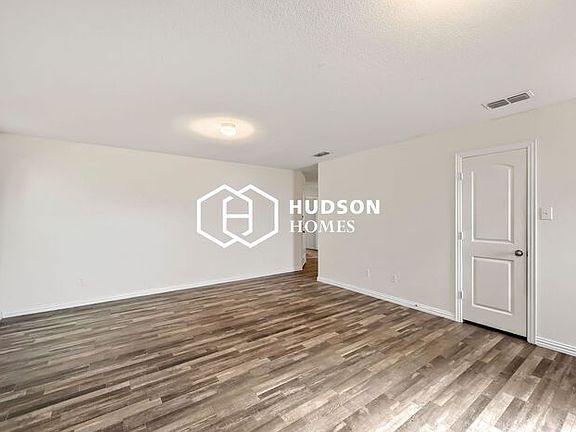 5th image of 5032 Elgin St